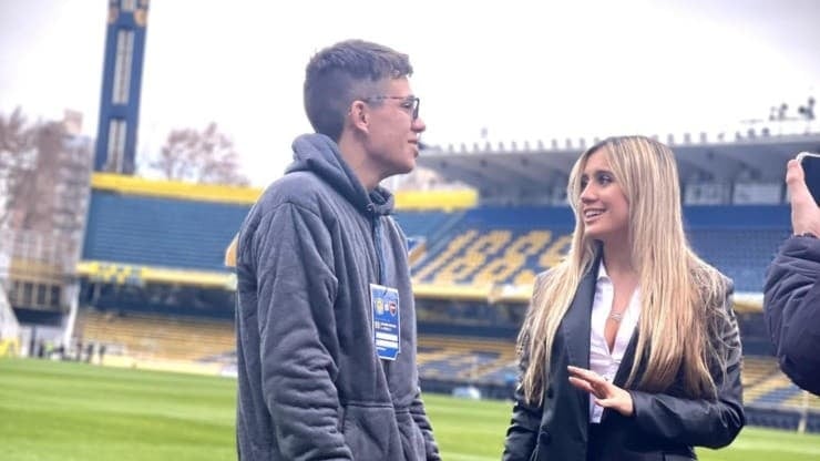 Valentín Torres Erwele junto a Morena Beltrán en la previa del partido.