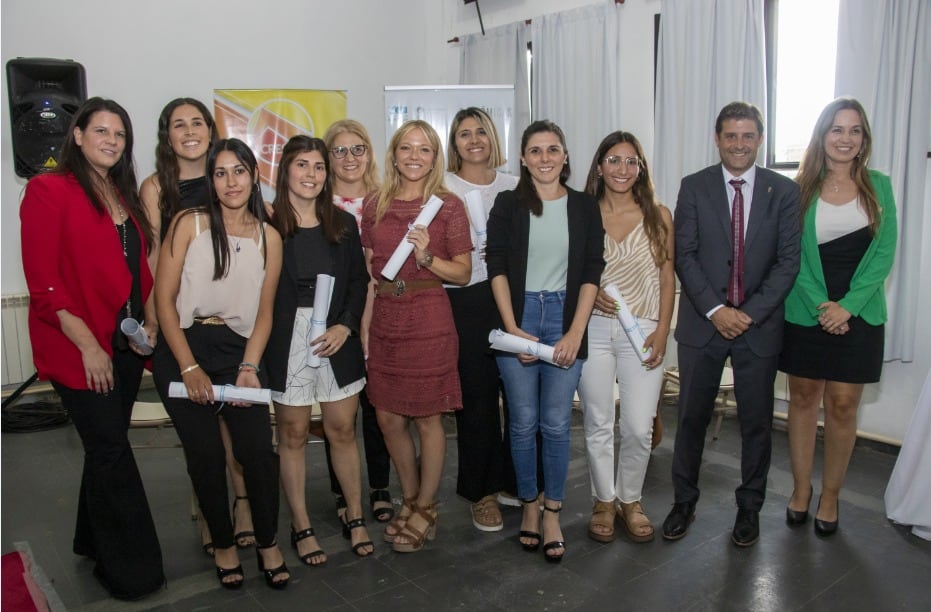 Acto de Colación de Grado y Entrega de Diplomas en el Centro Regional de Estudios Superiores de Tres Arroyos