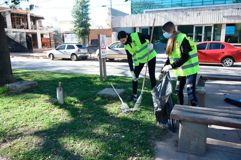 Efectivizan las sanciones para participantes de fiestas clandestinas: deben realizar trabajos comunitarios o pagar una elevada multa.