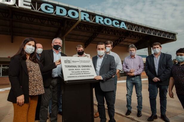 Oficialmente se inauguró la nueva terminal de ómnibus y el edificio del CEP N°50 en la localidad de Gobernador Roca.