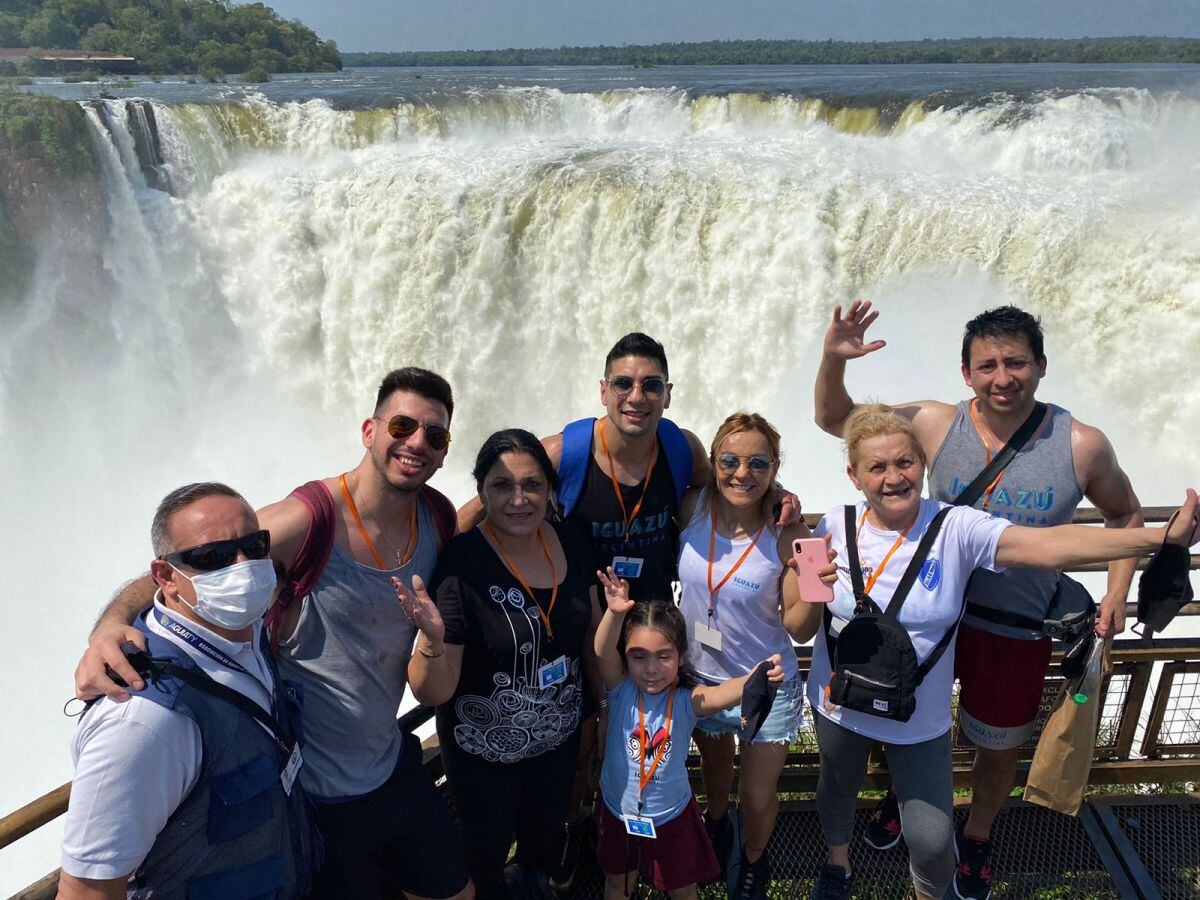 Casi cuatro mil turistas visitaron este sábado las Cataratas del Iguazú