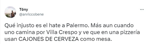 Indignación de un usuarios por las mesas de una pizzería