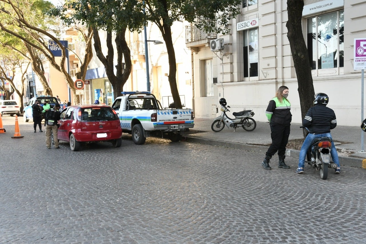 Controles municipales por restricciones en pandemia.