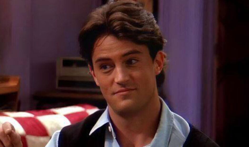 Matthew Perry como Chandler Bing.