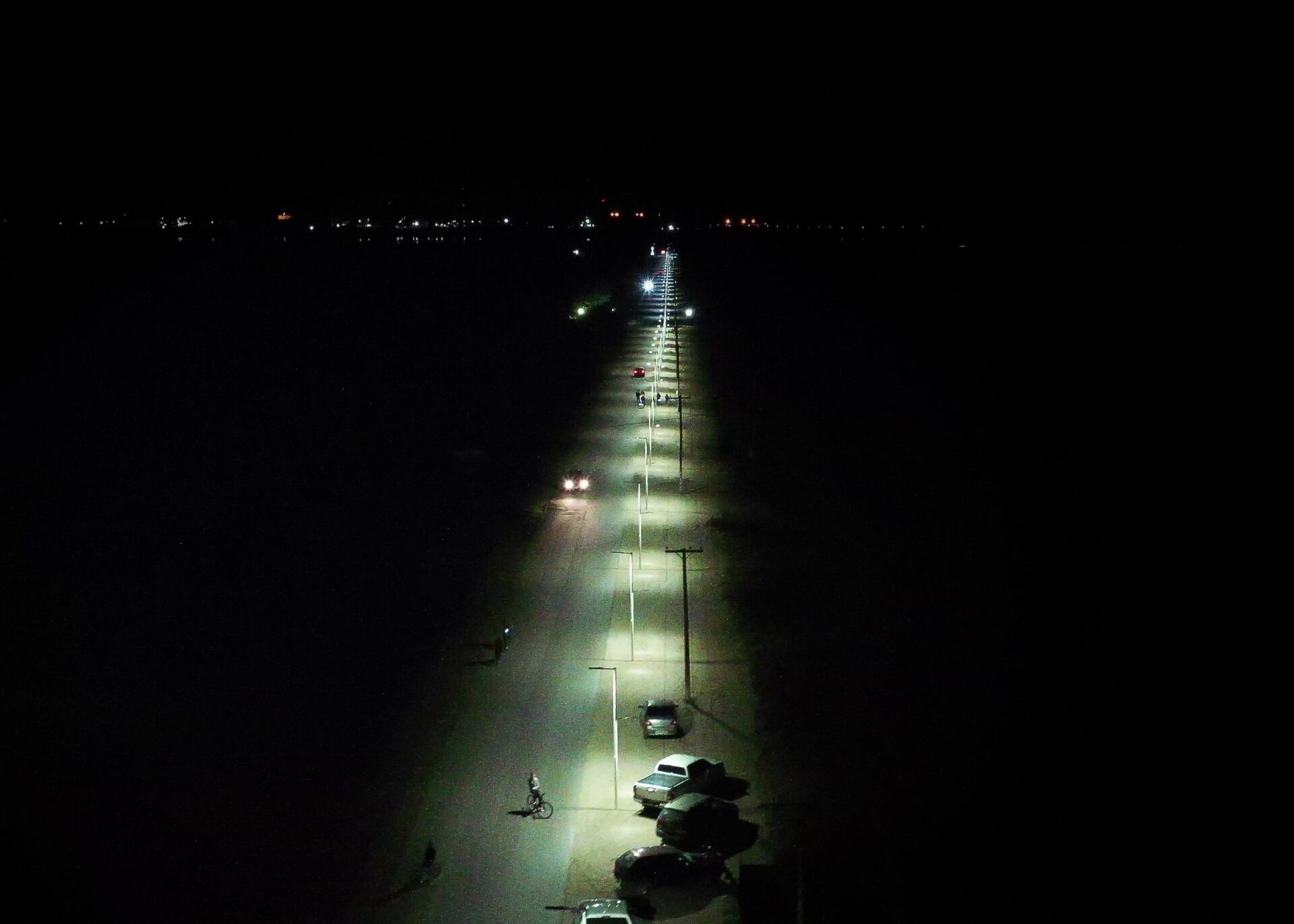 Finalizó la obra de iluminación del camino hacia Puerto Rosales