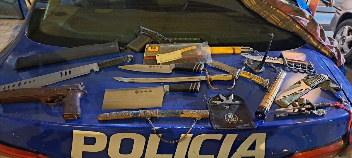 Amenazó a una mujer e intentó autolesionarse en Córdoba: la Policía le secuestró un arsenal
