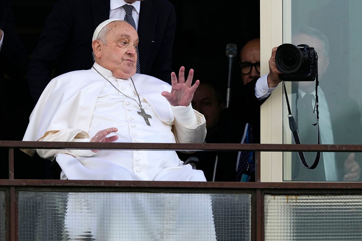 La escalofriante declaración del cirujano del Papa Francisco: “Sabía que podía morir”