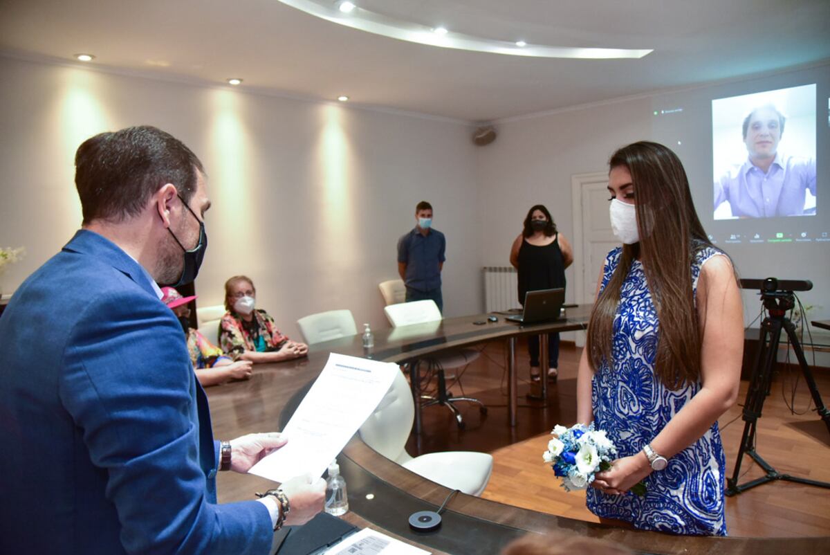 Ni la distancia los separa: desde Japón, se casó con su novia que vive en Villa María