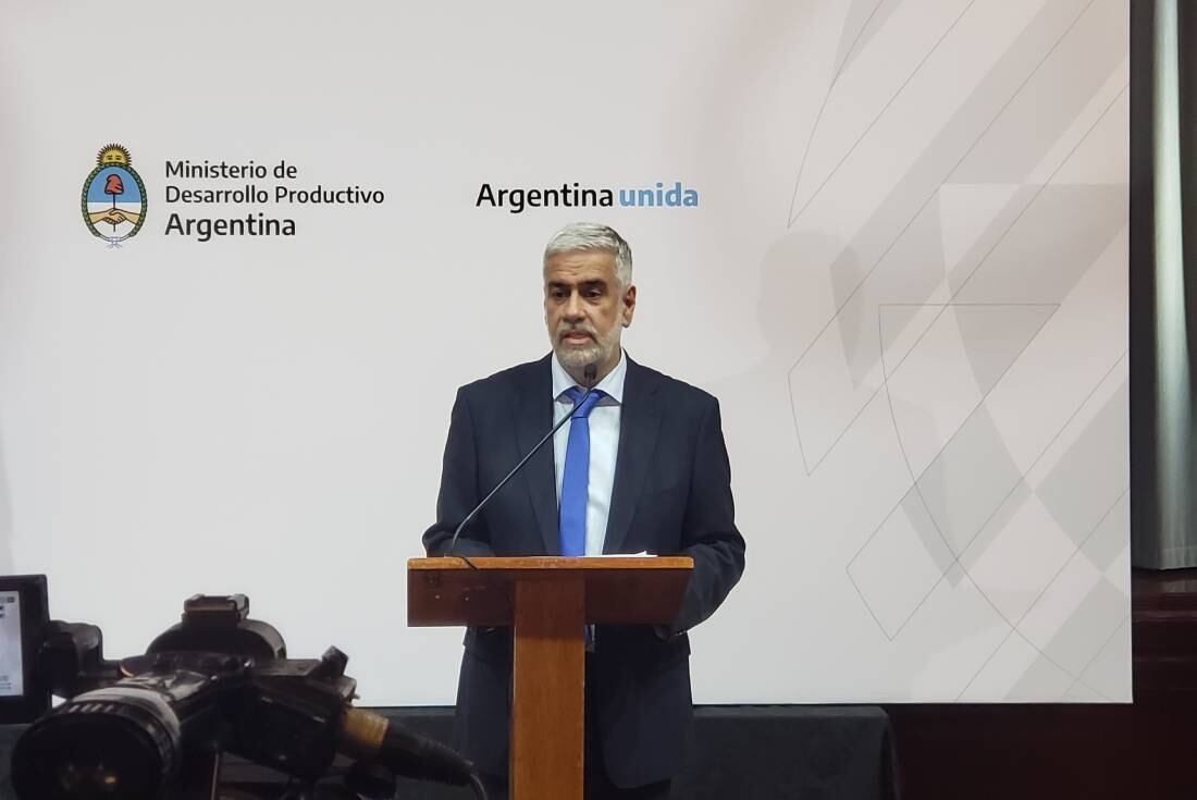 El funcionario denunció "un ataque especulativo" contra los consumidores argentinos.