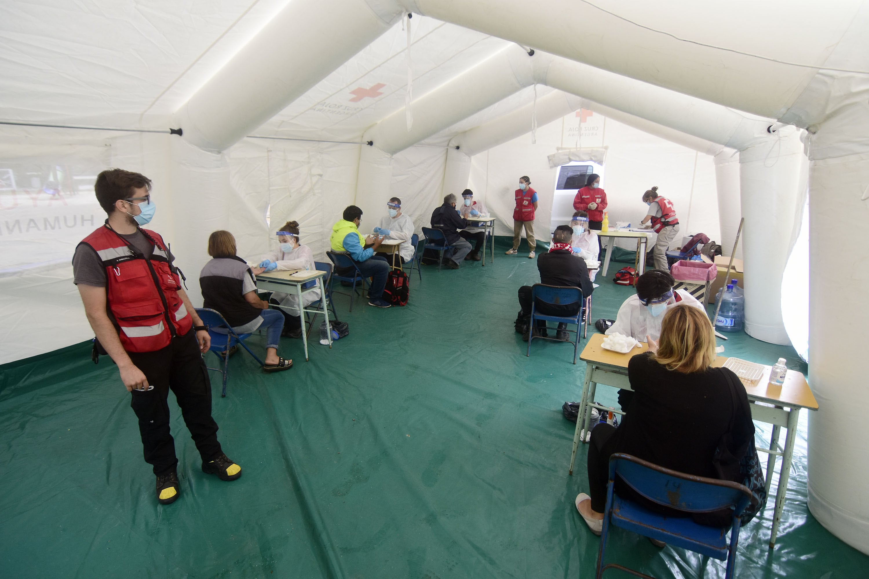 La carpa funciona de lunes a sábados de 8 a 14 horas.