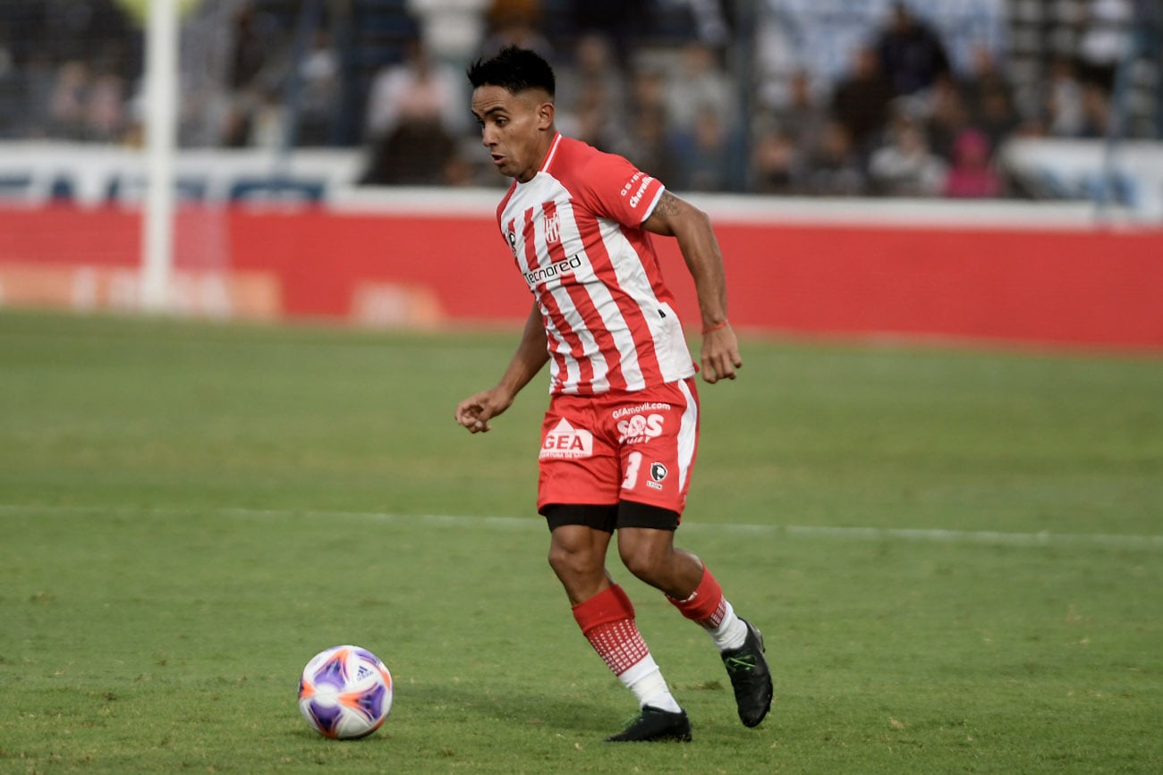 Instituto sufrió su primera caída en el campeonato este viernes y fue 2-0 ante Gimnasia en La Plata en el encuentro que inició la cuarta jornada de la Liga Profesional de Fútbol.  (Federico López Claro / La Voz)