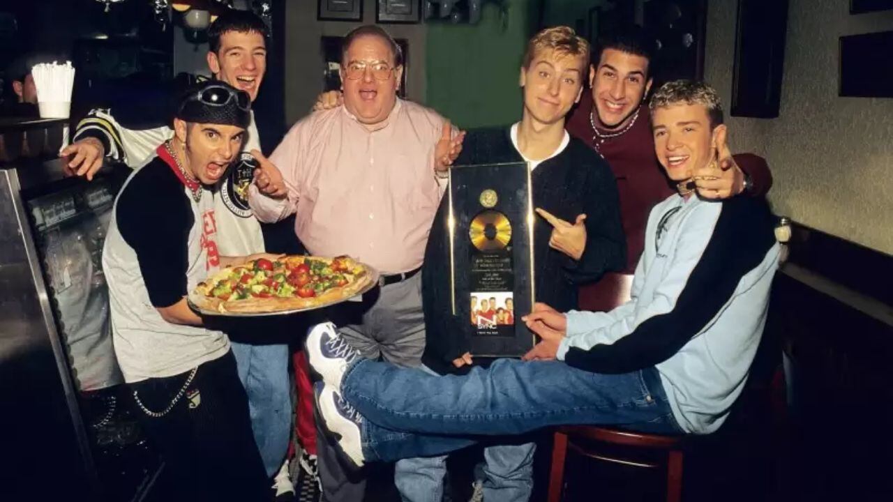 Lou Pearlman junto con los integrantes de  NSYNC