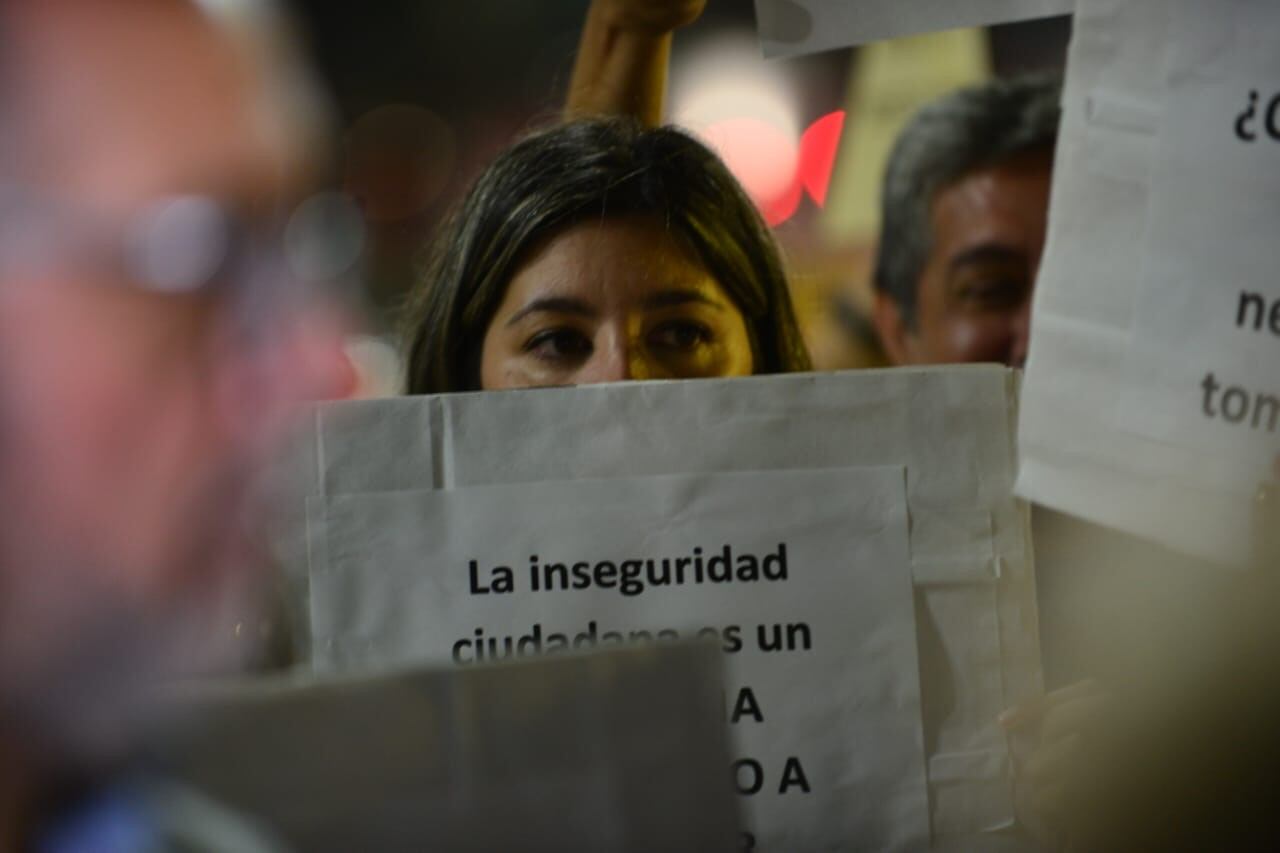 Cansados de los robos, vecinas y vecinos salieron a protestar en Nueva Córdoba. (Javier Ferreyra)