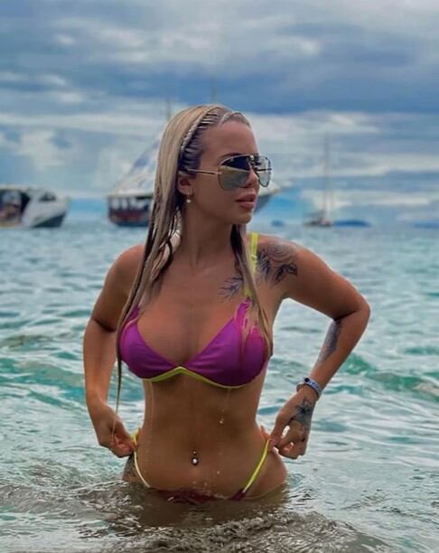 Los microbikinis preferidas de Candela Arizaga, la nueva novia de L-Gante