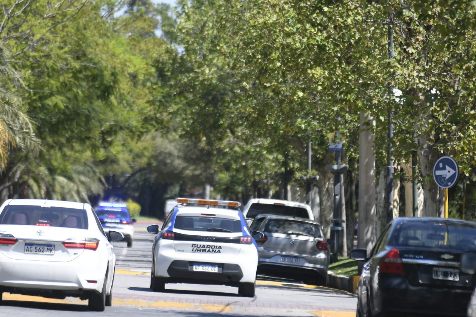 La Guardia Urbana, presente en un Parque Sarmiento sin naranjitas. (La Voz / Ramiro Pereyra)