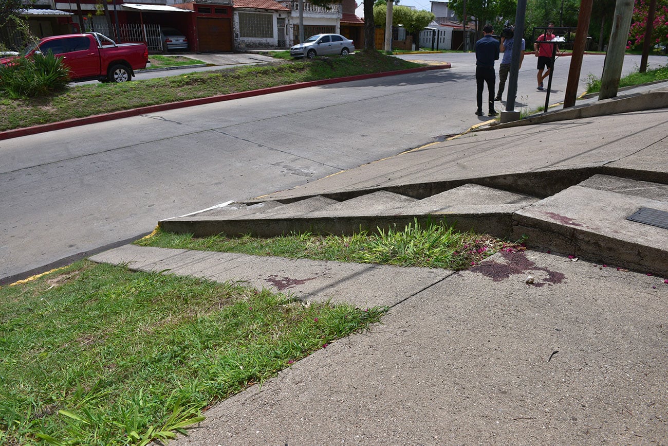 Una joven de 26 años fue herida de un disparo este lunes por la noche al robarle la mochila en barrio San Ignacio, de la Capital. Foto Ramiro Pereyra