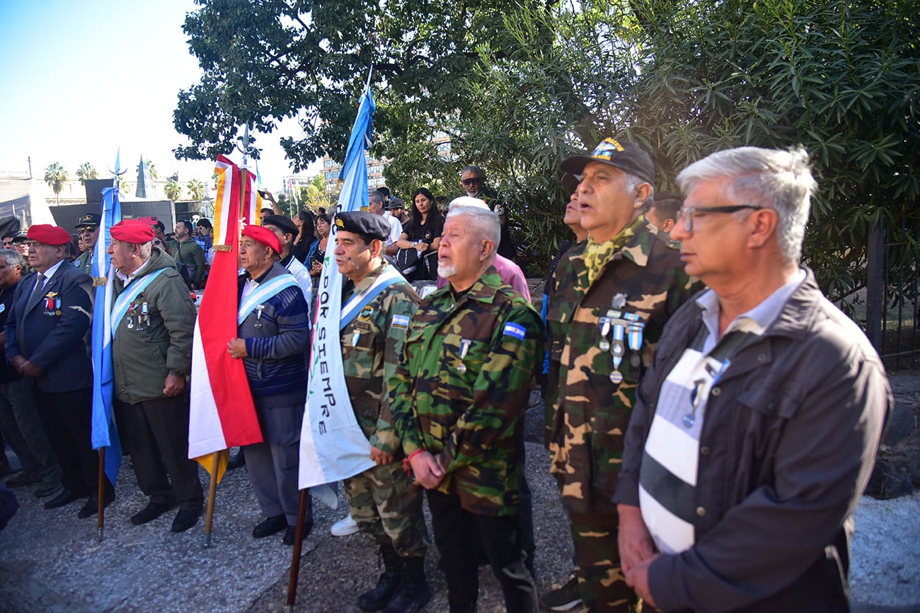 Acto por Malvinas en Córdoba: Passerini homenajeó a los héroes y los caídos en la guerra. (Pedro Castillo / La Voz)