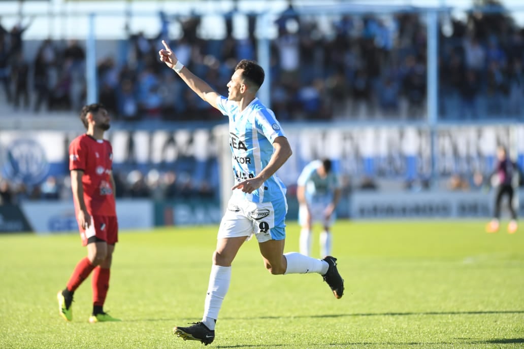 Racing de Nueva Italia recibió a Deportivo Maipú por la Primera Nacional. (Javier Ferreyra / La Voz)