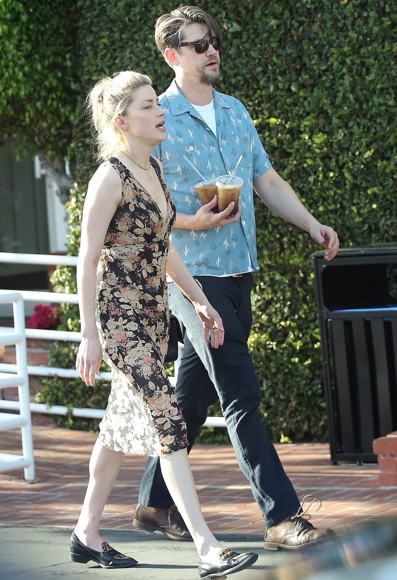 Amber Heard junto a Andy Muschietti.