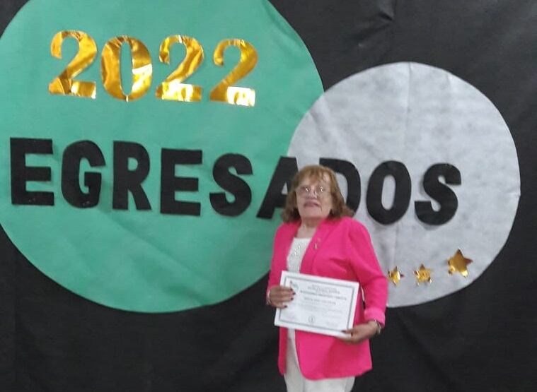 Una puntaltense de 75 años se egresó como Técnica Superior en Psicopedagogía