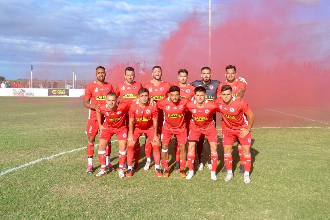 Pedro Sabino, goleador de Lambert de Monte Maíz, campeón invicto del Torneo Provincial 2023. (Prensa Lambert Monte Maíz).