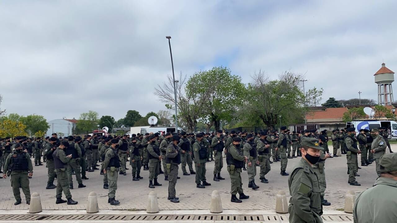 Los 575 efectivos federales se formaron en el Parque Héroes de Malvinas.