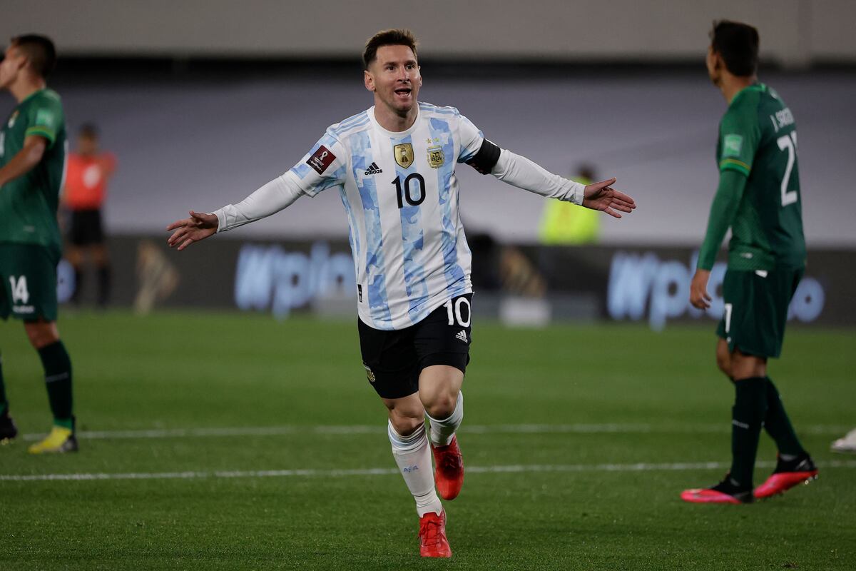 Lionel Messi superó el récord de Pelé como máximo goleador de una selección