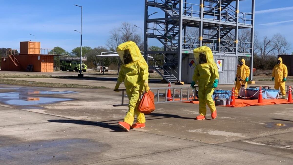 Bomberos de Tres Arroyos culminaron curso sobre materiales peligrosos
