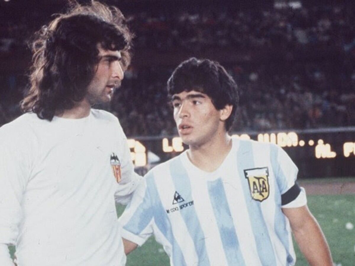 Mario Kempes: “Es de cobardes criticar a Maradona ahora”