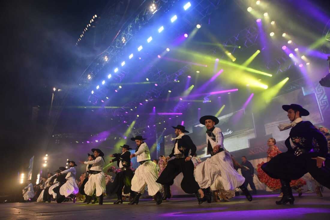 Festival Cosquín quinta luna en la plaza Prospero Molina (La Voz)