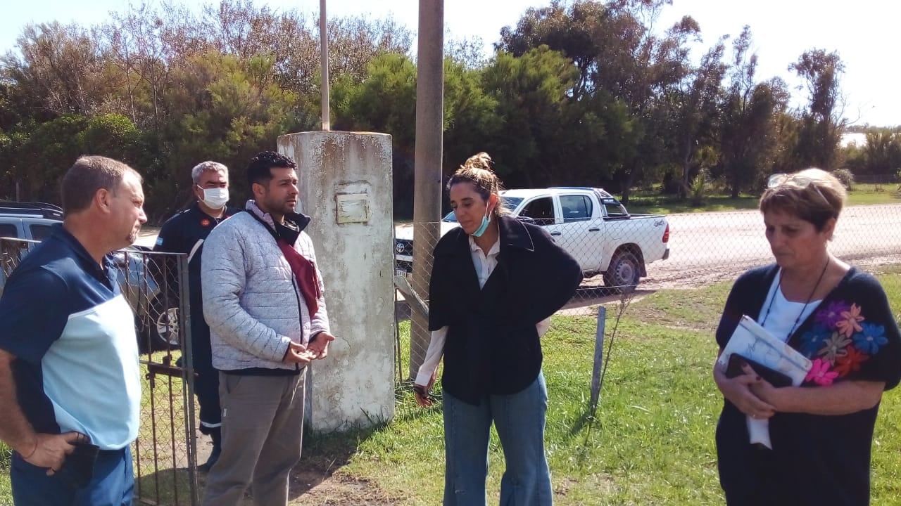 Cittadino en la Escuela Nº 5 de Reta para evaluar los daños del temporal