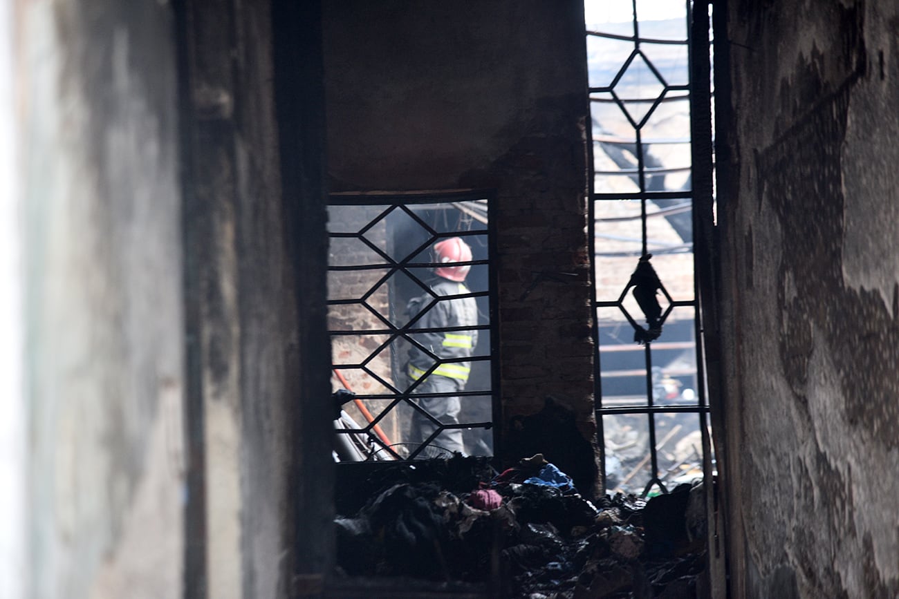 Se incendió una vivienda de calle Belgrano, barrio Güemes, Córdoba. (Pedro Castillo / La Voz)