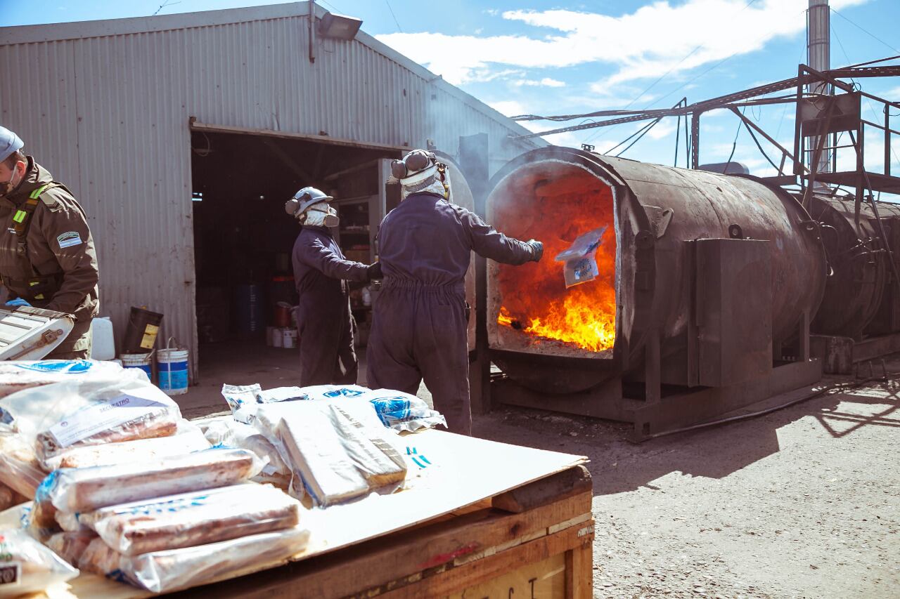 Se incineraron diferentes tipos de drogas incautadas en diferentes procedimientos