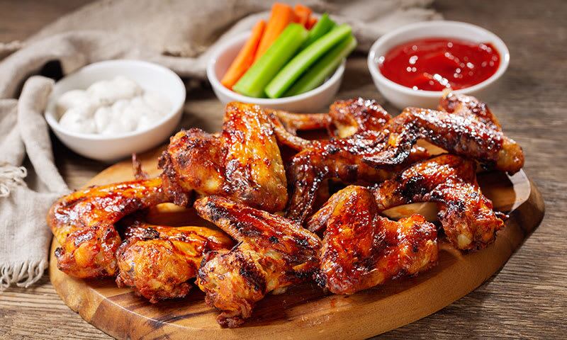 Alitas de pollo, una de las comidas favoritas para ver el Super Bowl 2023