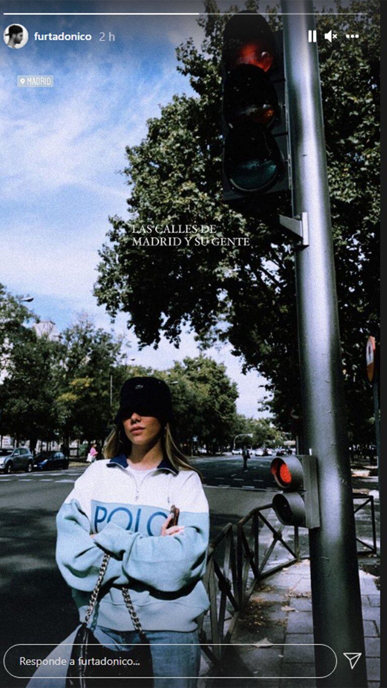 Nicolás Furtado publicó una foto con Ester Expósito caminando en Madrid.