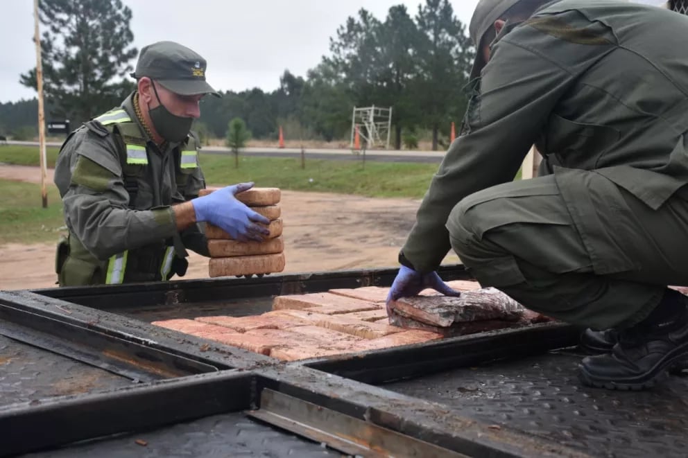 Gendarmería Nacional incautó droga en Corrientes que habría salido desde Jardín América. Gendarmería Nacional