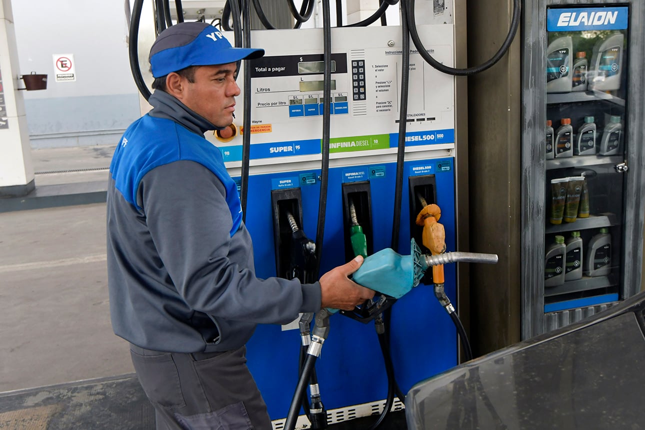 Un día después de las elecciones, YPF aumentó la nafta.