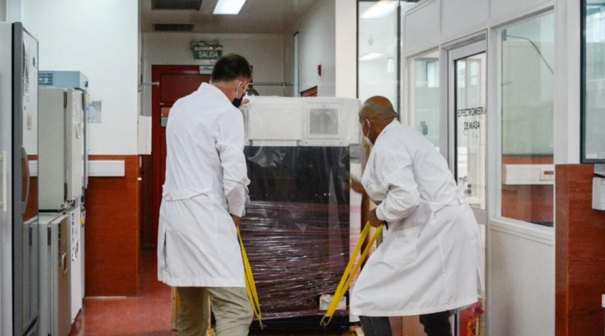 El Ministerio de Salud compró un equipo de última generación para detectar Covid-19 y todavía no está en funcionamiento