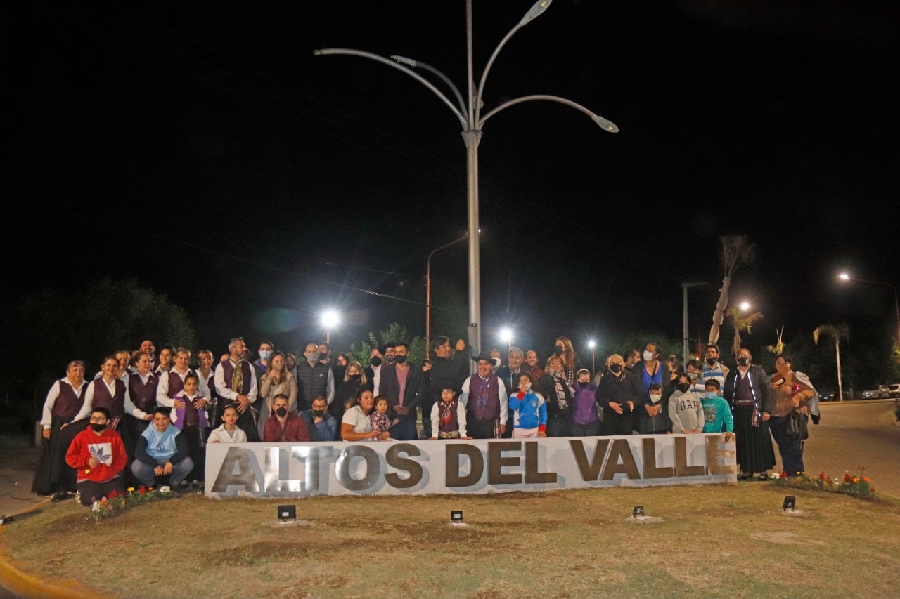 Inauguraron un cartel de ingreso al barrio.