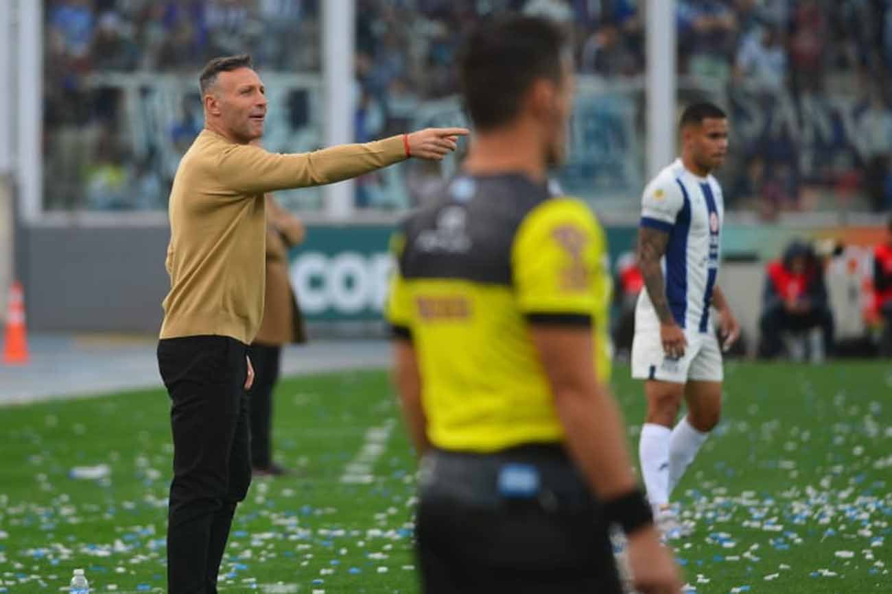 Talleres-Instituto, en duelo por la novena fecha de la Liga Profesional en el Kempes. (Nicolás Bravo / La Voz)