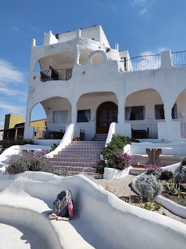 Cómo es el faro que funciona como hotel en Córdoba.