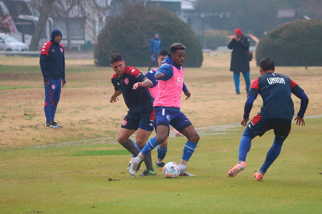 El jugador ecuatoriano, Jeisón Chalá se recupera de una contractura y trabajó diferenciado del plantel de Godoy Cruz.