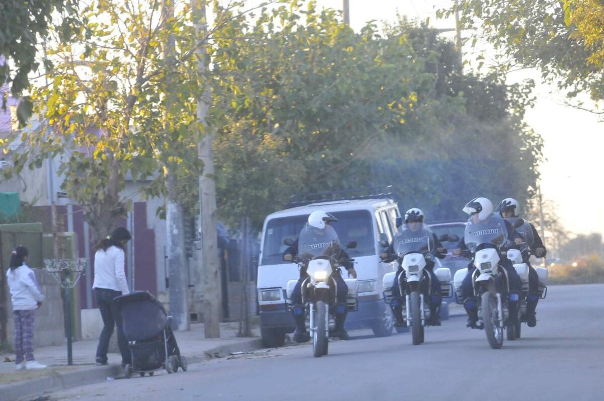 Insólito en Córdoba: dos adolescentes atacaron a una ambulancia mientras se atendía a un paciente