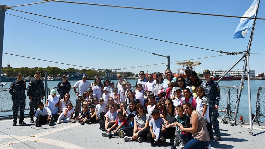 Alumnos de escuelas rurales recorrieron la Base Naval Puerto Belgrano