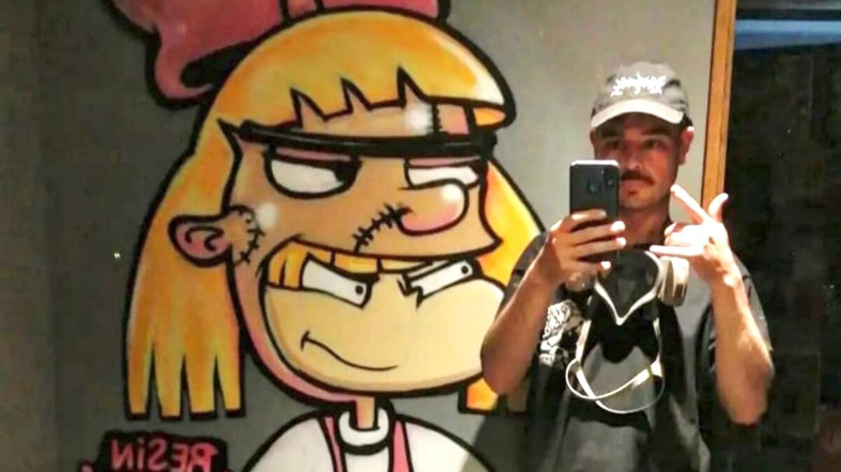 Resin Filtro, el artista que hace los murales de “Oye, Arnold”, fue reconocido por el creador del dibujo