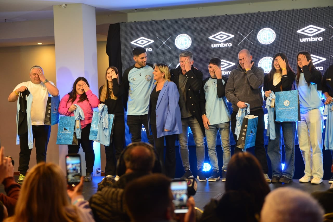 Belgrano presentó su acuerdo comercial con Umbro, que vestirá a los planteles del club. (Javier Ferreyra / La Voz)