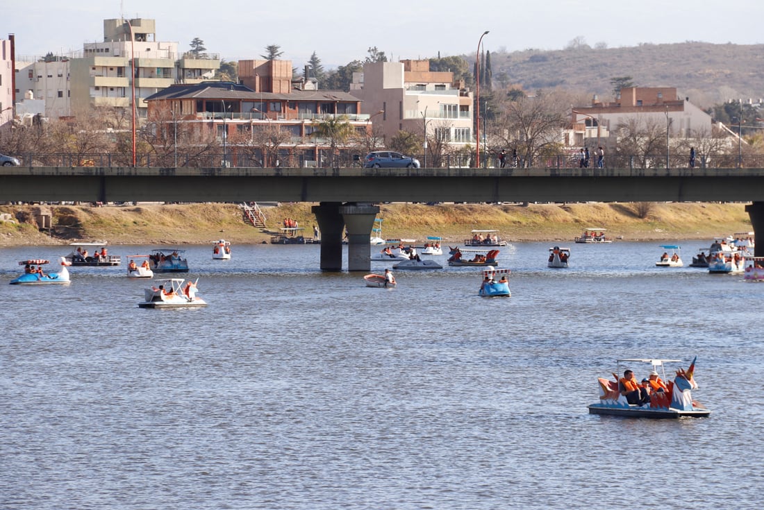  ID:6467999 turismo turistas
 fin de semana largo en la costanera del Lago San Roque
 carlos paz botes
yanina aguirre