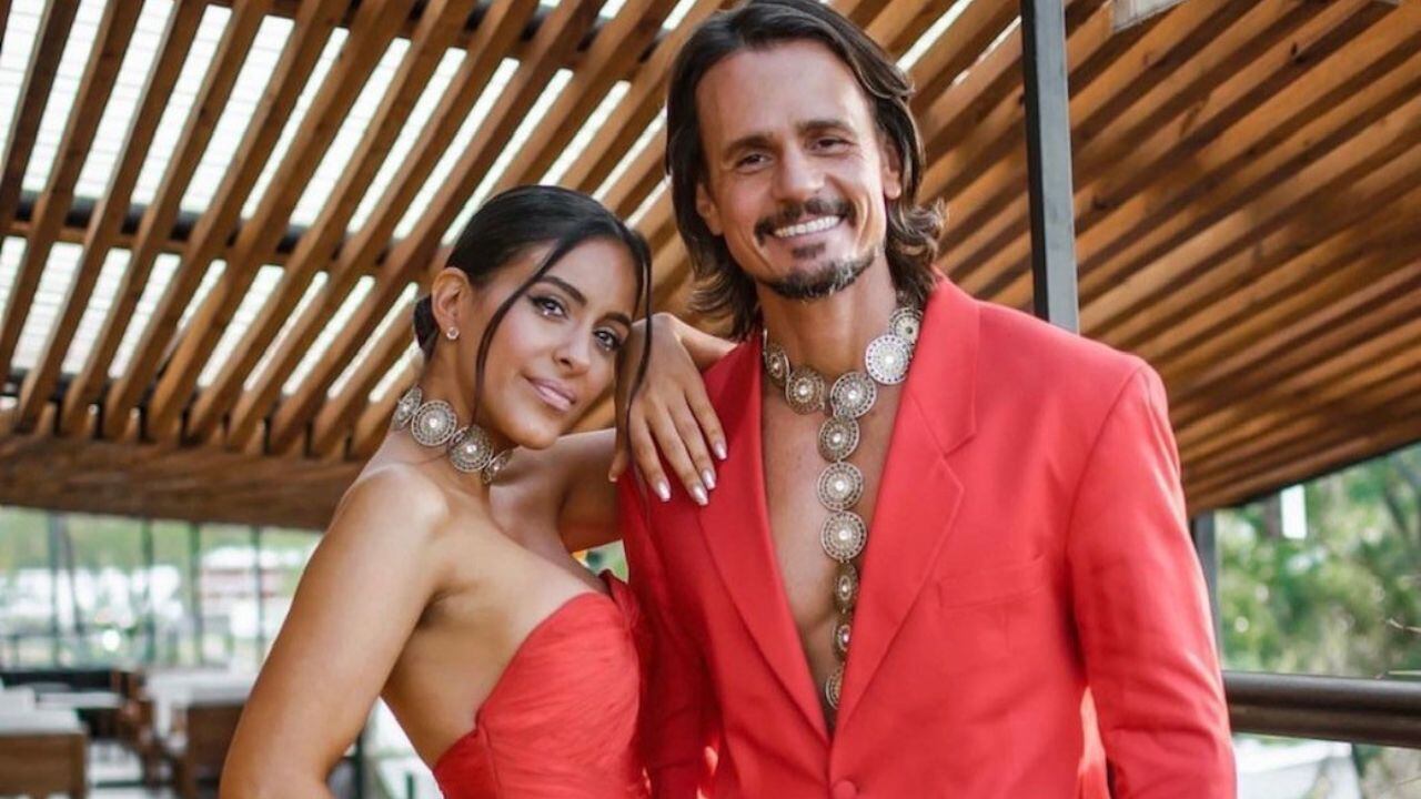 Amor en composé: los looks combinados de Celeste y Christian Sancho en la Costa Atlántica.