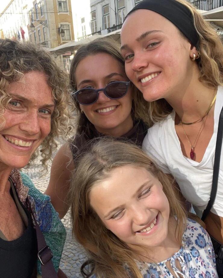 Maru Botana junto a Sofía, Lucía e Inés, sus hijas. Foto:  Instagram / marubotanaok