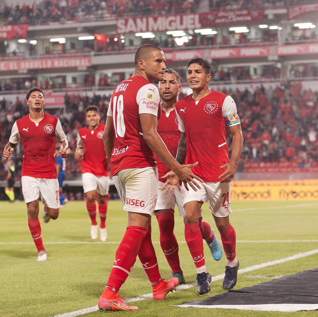 Leandro Benegas festeja su gol.